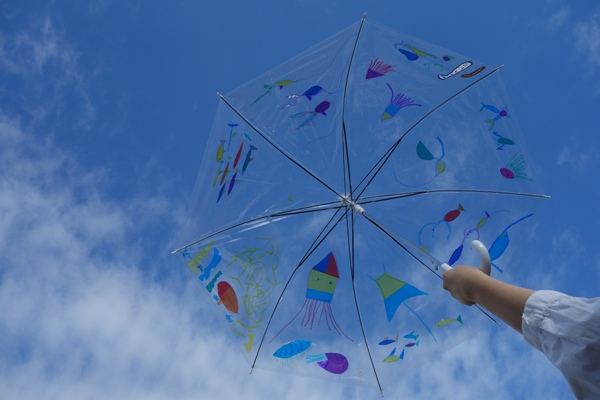デコビニール傘～シールとマジックで雨の日もカラフルに！